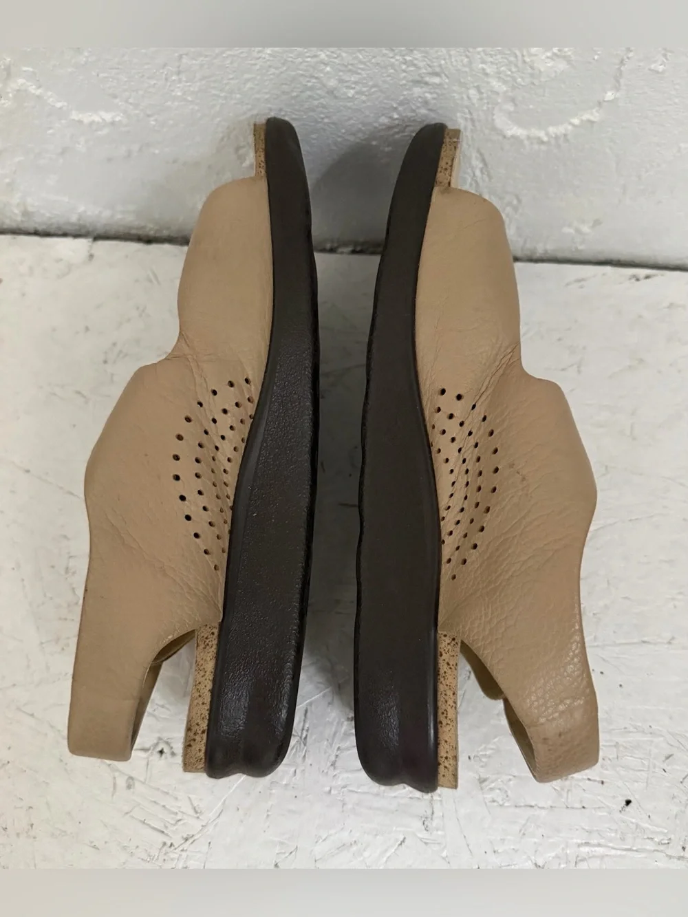 SAS Relaxed Walking Sandals Women Sz 9.5 W Beige Leather Comfort Shoe Adjustable
